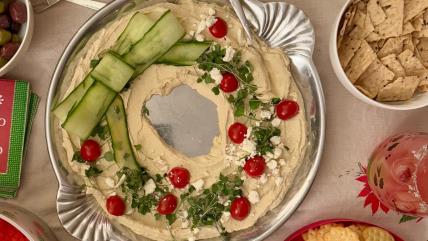 Božićni venac od humusa