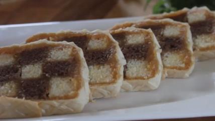 Šah rolat na belom tanjiru