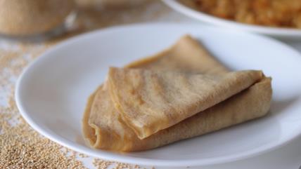 Proteinske palačinke od kinoe na tanjiru