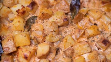 Posni pekarski krompir sa prazilukom