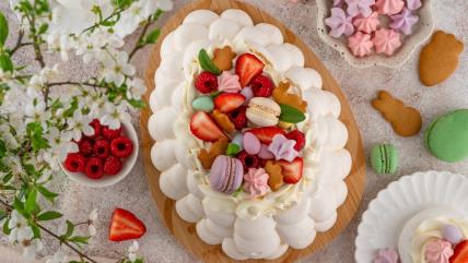 Uskršnja Pavlova u obliku jajeta