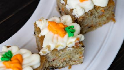 Uskršnji trileće sa šargarepom na tanjiru