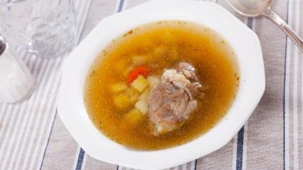 Domaća supa od goveđih kostiju