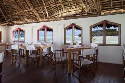 Dobrodošli u raj: Bajkoviti restoran na steni u sredini mora (FOTO)