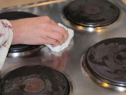 Da kuća blista: 7 načina da uklonite nečistoću i kamenac u kuhinji