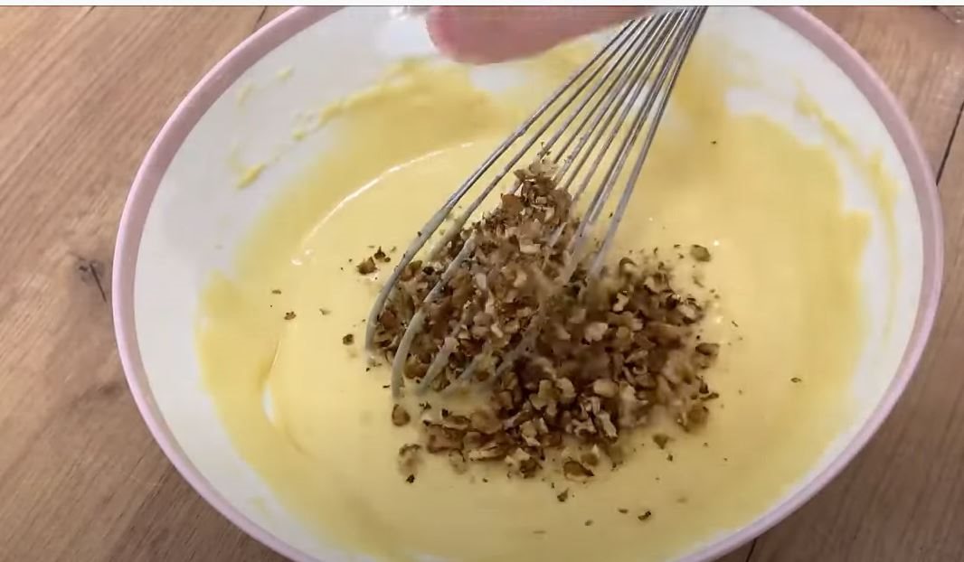 Kuglof sa jabukama i orasima