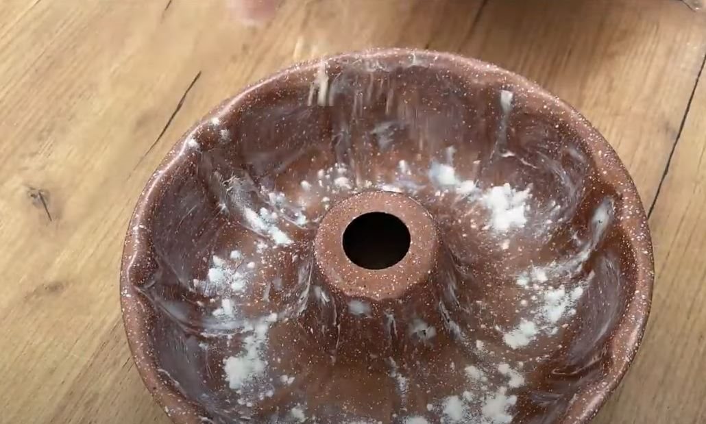 Kuglof sa jabukama i orasima