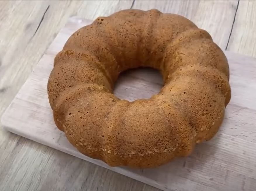 Kuglof sa jabukama i orasima