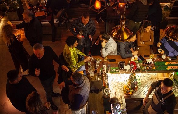 Atmosfera sa proslave.jpg