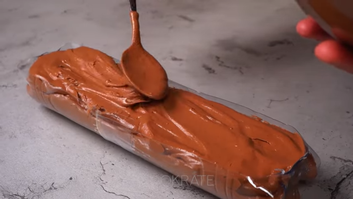 Čokoladni kolač sa piškotama i bananama bez pečenja