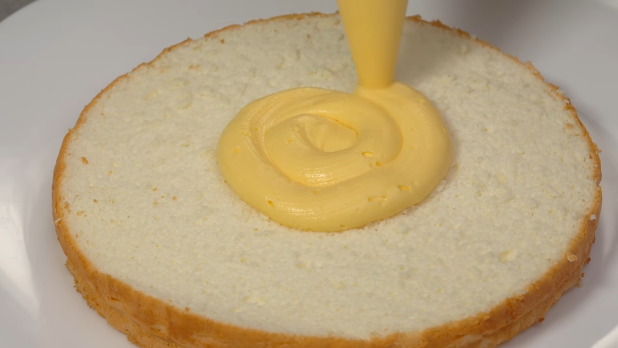 Bela torta sa kokosm