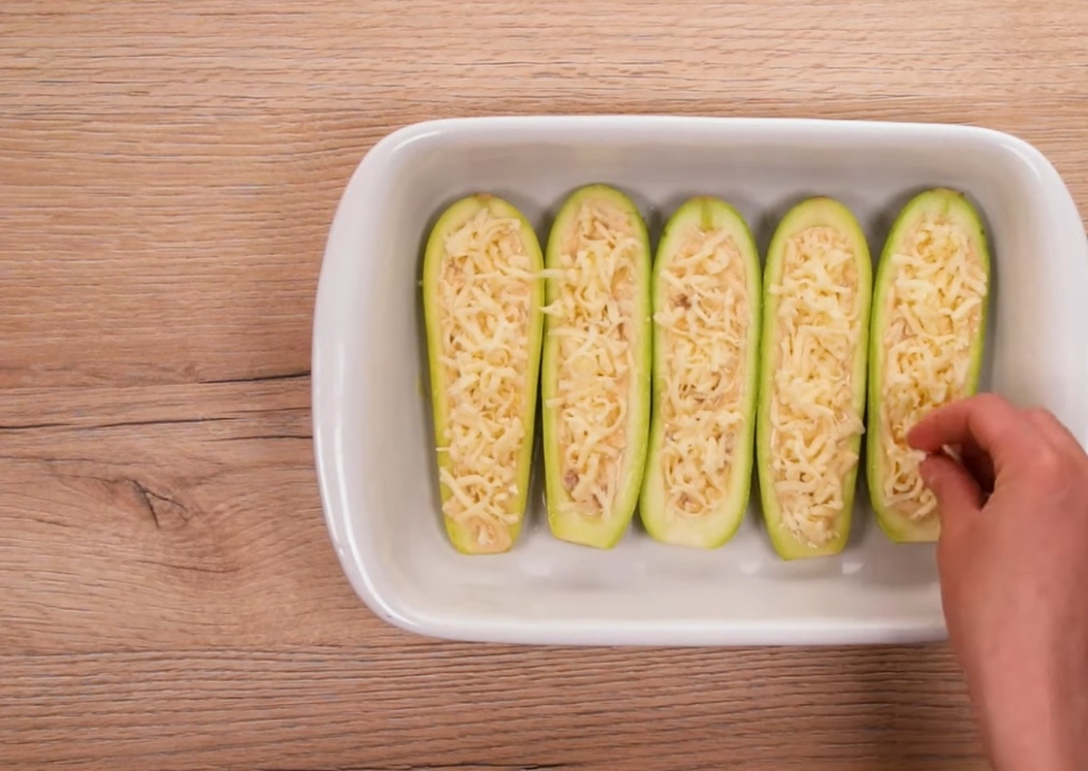 Posipanje mocarele .png