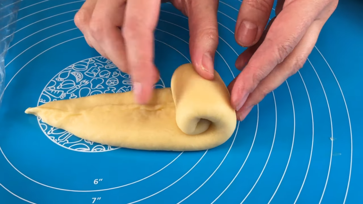 Kako se pune i rolaju kiflice