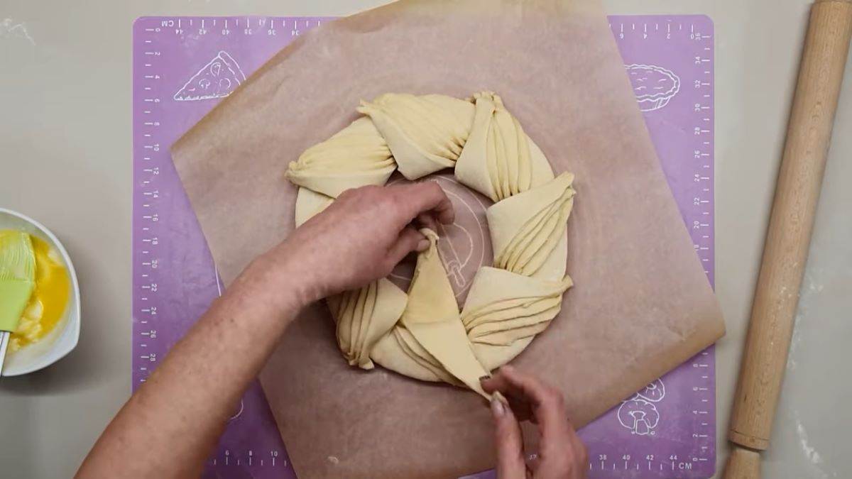 Kako se pravi pogača za Uskrs sa jajima