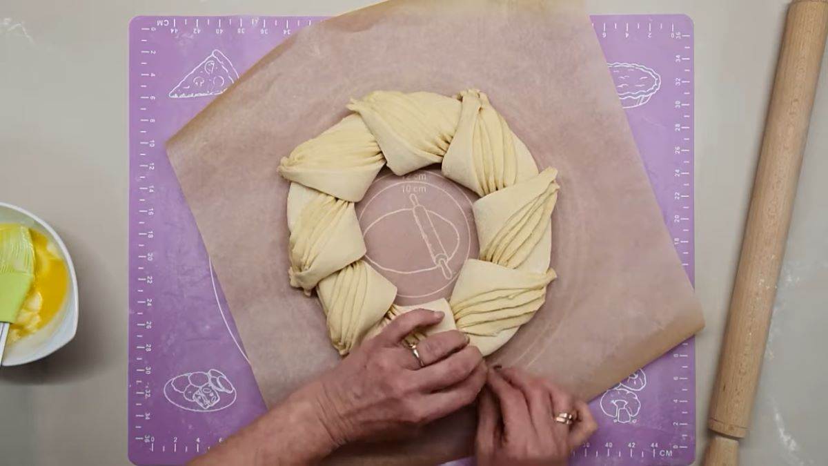 Kako se pravi pogača za Uskrs sa jajima