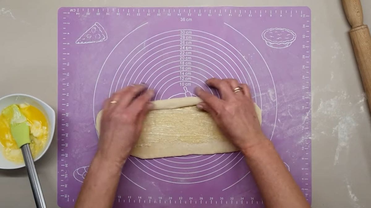 Kako se pravi pogača za Uskrs sa jajima