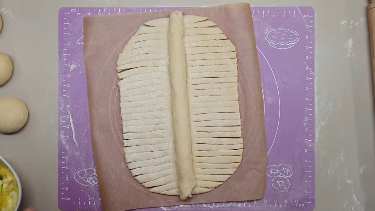 Kako se pravi pogača za Uskrs sa jajima