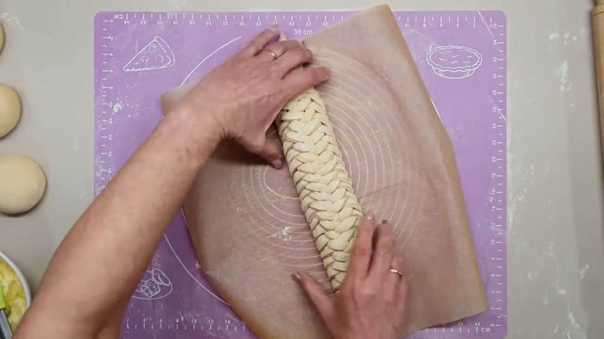 Kako se pravi pogača za Uskrs sa jajima