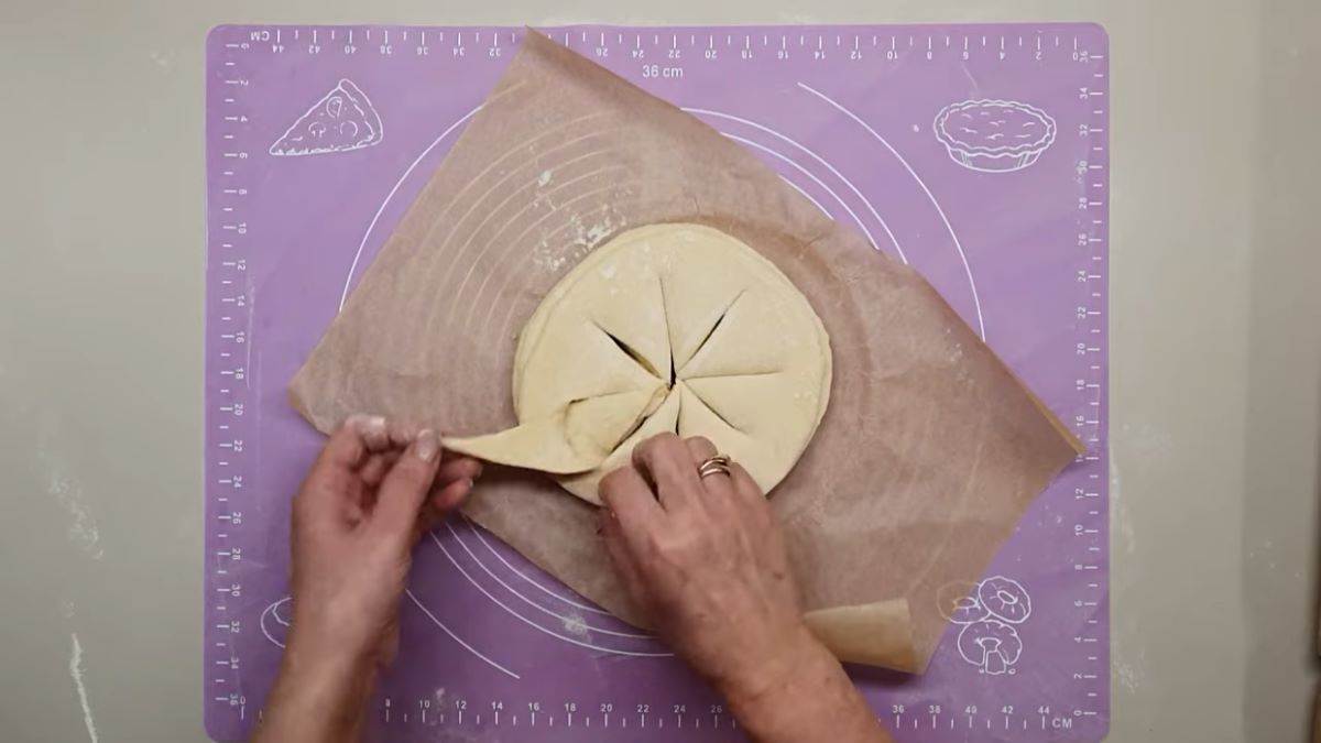 Kako se pravi pogača za Uskrs sa jajima