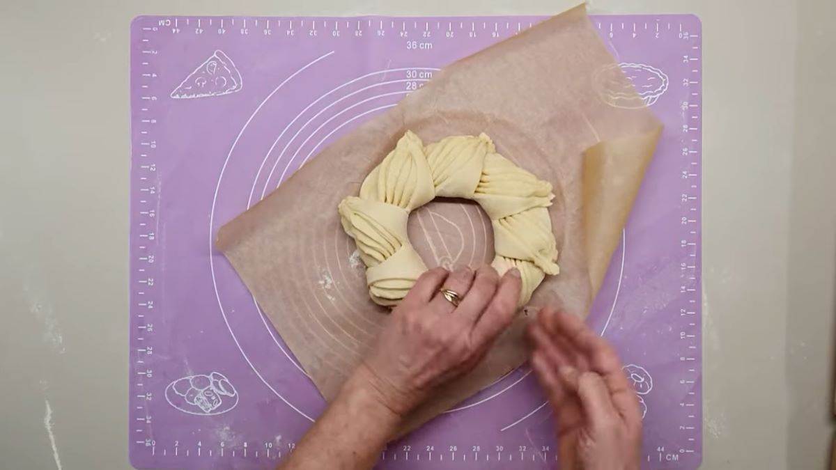 Kako se pravi pogača za Uskrs sa jajima