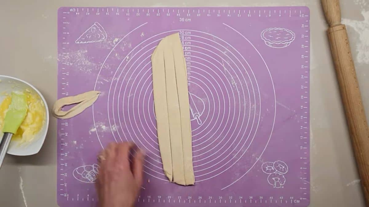 Kako se pravi pogača za Uskrs sa jajima