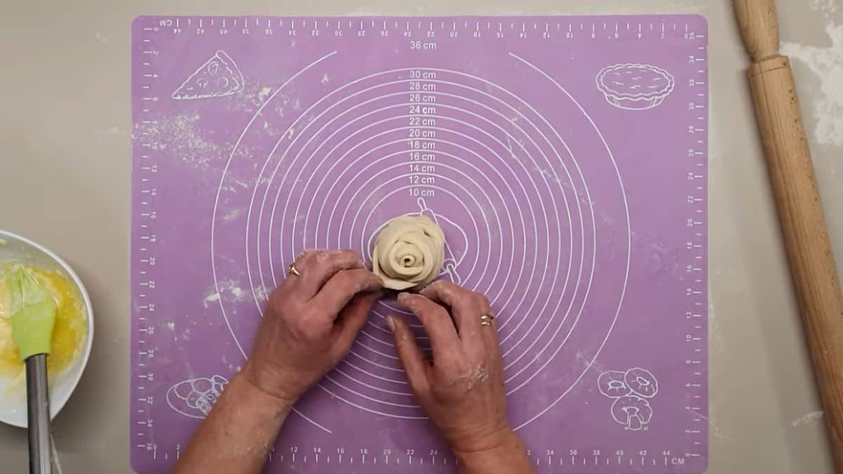 Kako se pravi pogača za Uskrs sa jajima