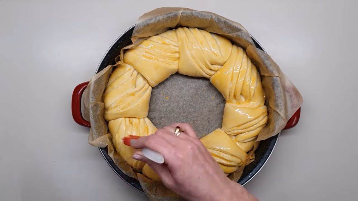 Kako se pravi pogača za Uskrs sa jajima