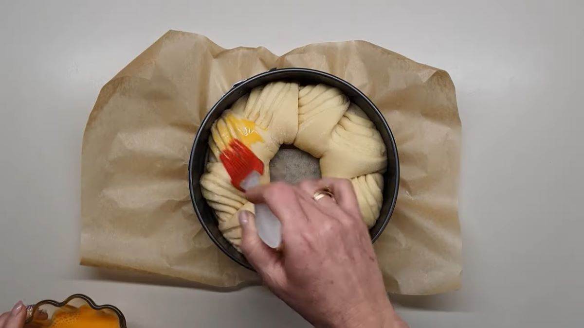 Kako se pravi pogača za Uskrs sa jajima