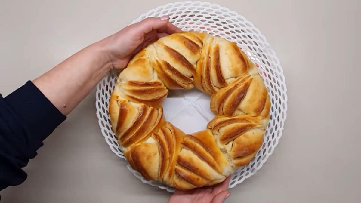 Kako se pravi pogača za Uskrs sa jajima