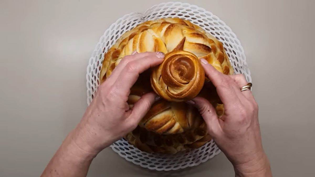 Kako se pravi pogača za Uskrs sa jajima