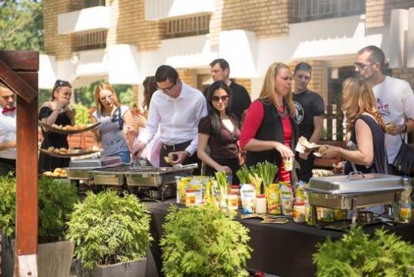 UŽIVALI U PRIRODI: Magazin Men’s Health ugostio partnere na Grill Day druženju!