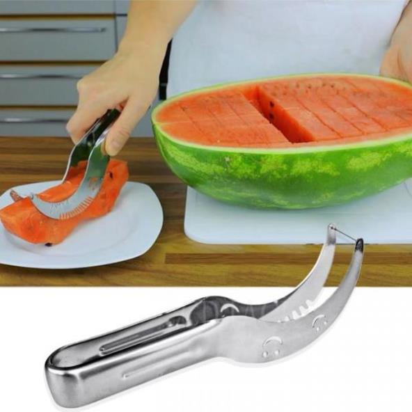 SPECIJALNI SEKAČ ZA LUBENICE: Iseckajte lubenicu BEZ mučenja i prljanja odeće! (VIDEO)