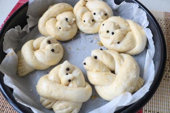 Uskršnje pecivo: Mini slane pogačice na bakin način (VIDEO)