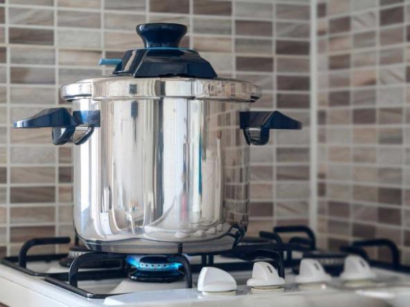 SKRATITE VREME PROVEDENO U KUHINJI: Korisni trikovi za savremene domaćice!