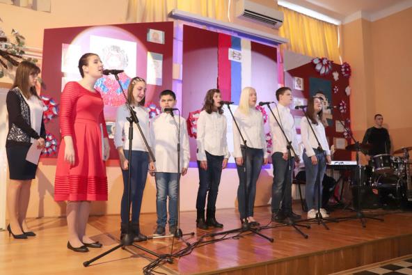 U OVOJ SRPSKOJ ŠKOLI ĐACI OBOŽAVAJU JEDNI DRUGE: Njihov život je teži nego naš, ali oni ne skidaju osmeh s lica