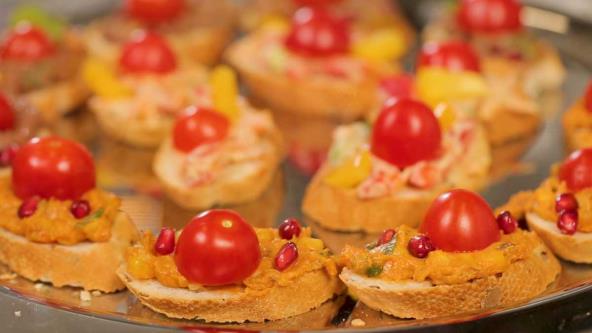 Punjeni hleb i kanapei s Argeta hummusom