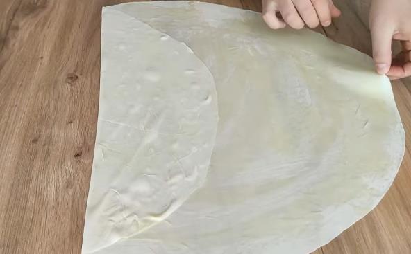 Ovako se savijaju domaće kore za burek