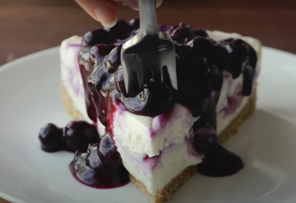 čizkejk sa borovnicama