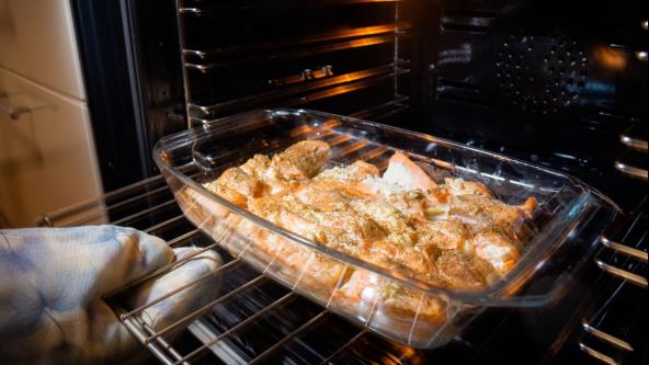 Vatrostalna posuda u rerni