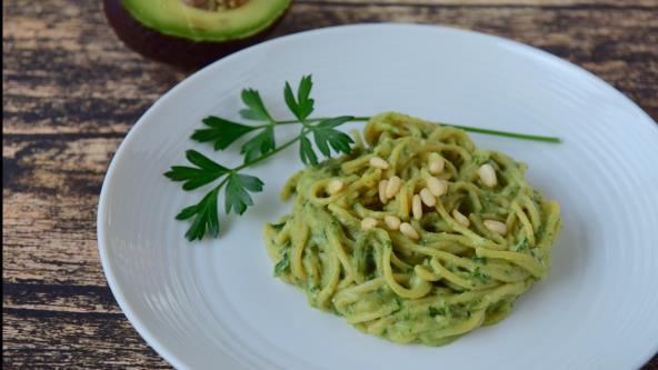 Špagete sa avokadom i leblebijama