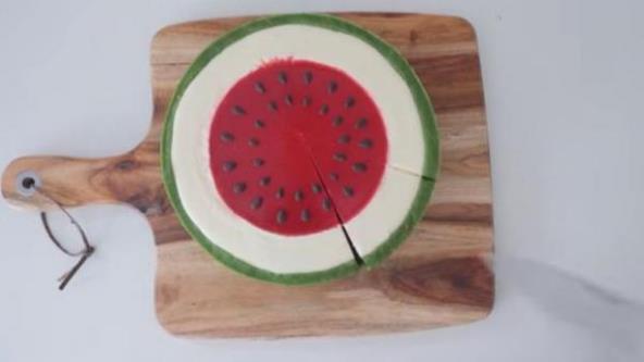 Neobičan desert: Čizkejk u obliku lubenice