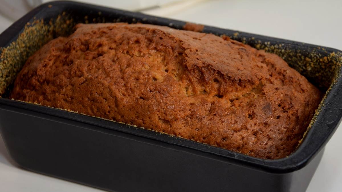 Pečen banana hleb u kalupu