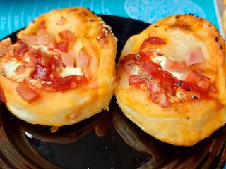 Domaće pecivo sa pica nadevom.jpg